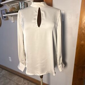 NWT Babaton aritzia Bassman keyhole long sleeve shirt size medium cream puff sle